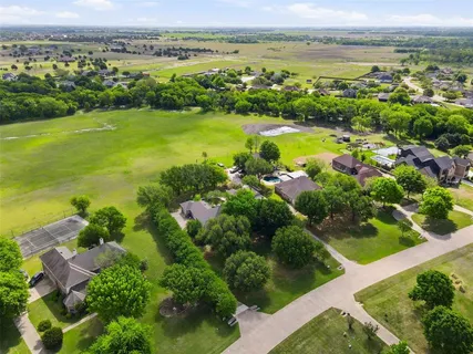 $550,000 | 270 Brookbend Drive, Waxahachie, TX 75165
