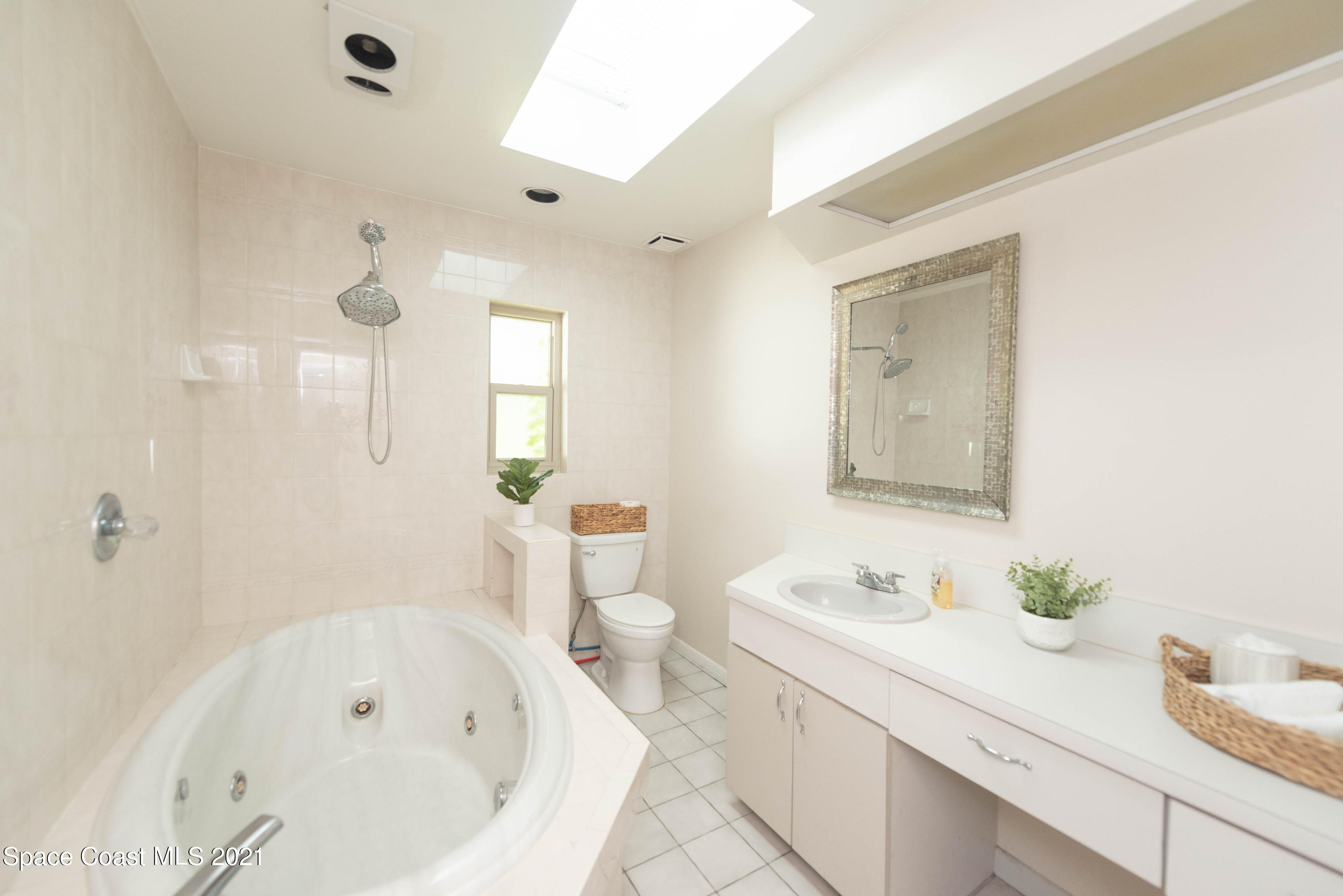 2680 Lakemont Road Melbourne, FL 32934 - Photo 11 of 21 11. Master Bathroom