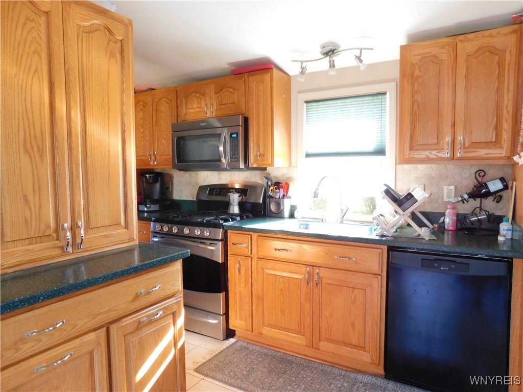 11181 Scotch Road Freedom, NY 14065 - Photo 37 of 41 Amish built custom cabinets.