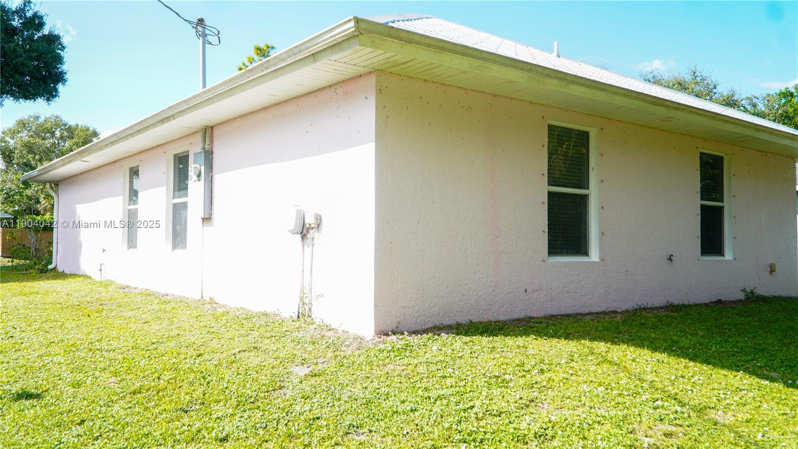 1496 24th Avenue Southwest Vero Beach, FL 32962 - Photo 21 of 21 a backyard of a house