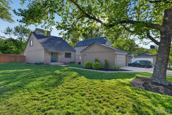 $330,000 | 941 Woodside Village Lane, Manchester, MO 63021