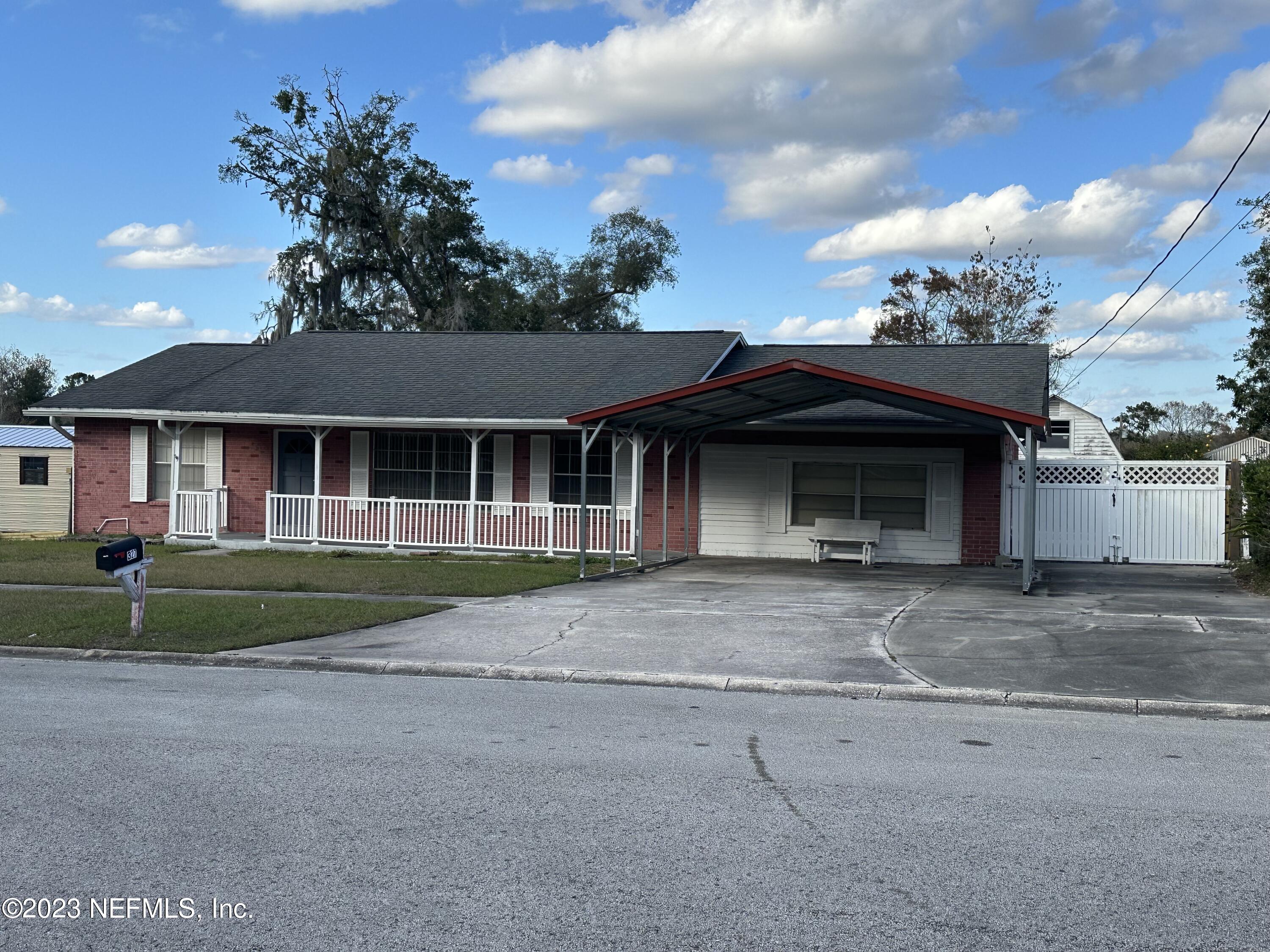 327 Neptune Road Orange Park, FL 32073 - Photo 3 of 17 IMG_0758