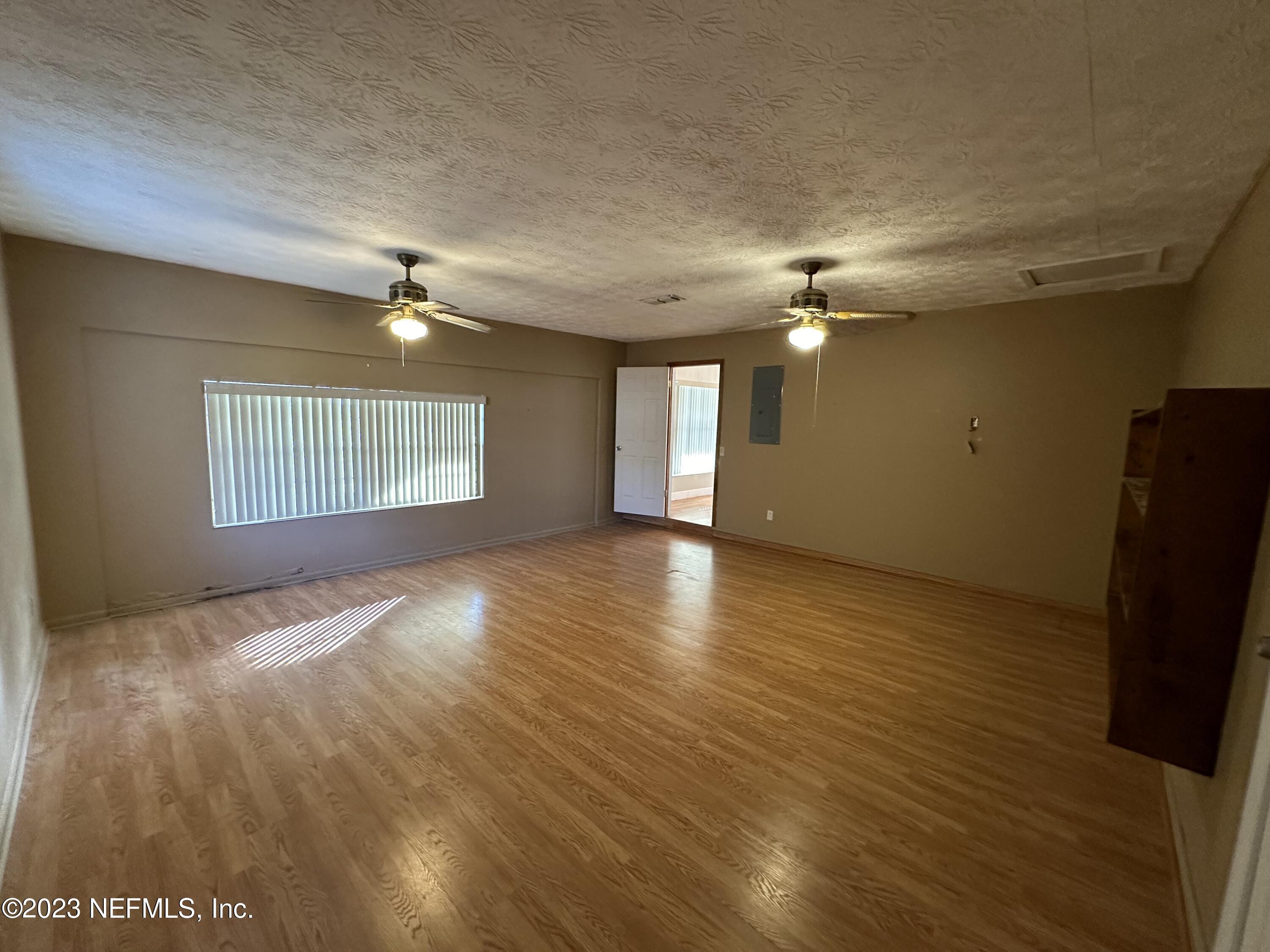 327 Neptune Road Orange Park, FL 32073 - Photo 7 of 17 IMG_0764