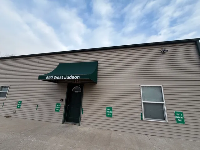 $1,200 | 690 West Judson Street, Unit 3, Coal City, IL 60416