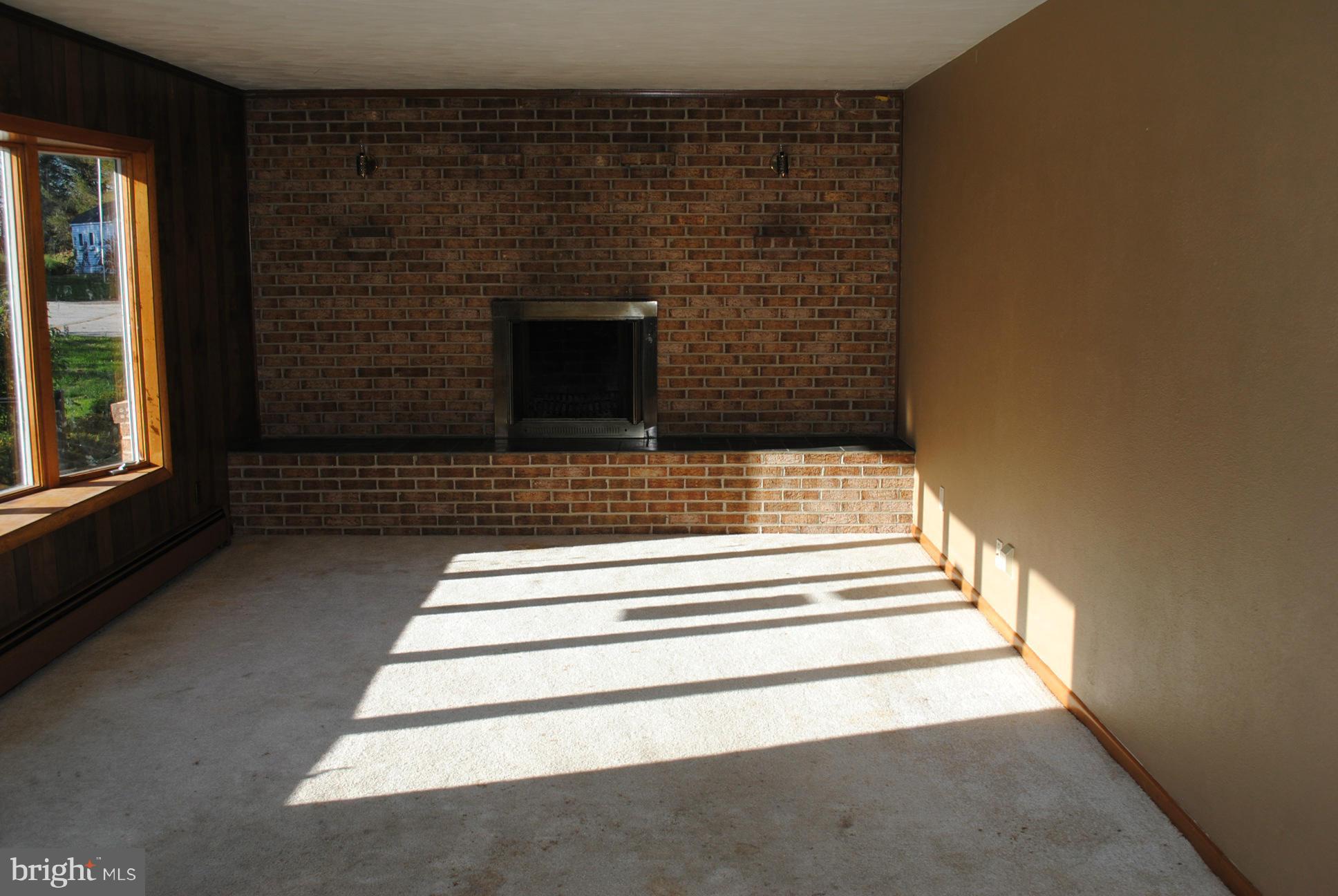 2252 Old Washington Road Westminster, MD 21157 - Photo 7 of 19 Living Room