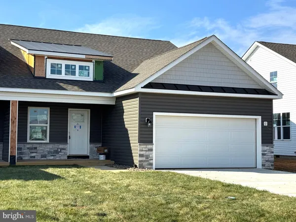 $357,500 | 104 Barrier Reef Drive, Martinsburg, WV 25403