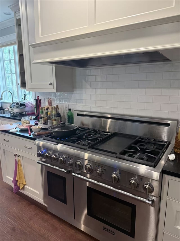 15 Cedar Road Brookline, MA 02467 - Photo 4 of 26 a stove top oven sitting inside of a kitchen