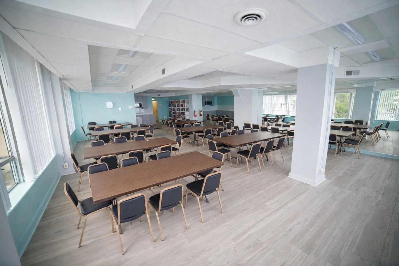 6301 North Sheridan Road, Unit 11C Chicago, IL 60660 - Photo 16 of 19 a view of a dining room with furniture and wooden floor
