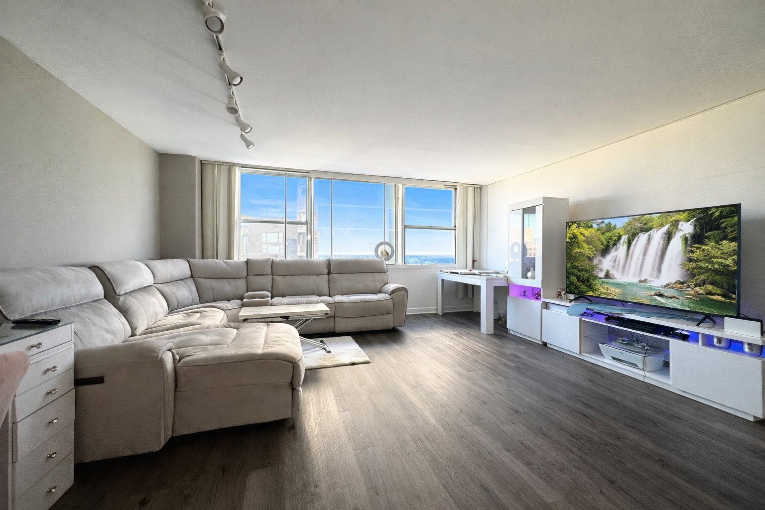 6301 North Sheridan Road, Unit 11C Chicago, IL 60660 - Photo 4 of 19 a living room with furniture and a flat screen tv