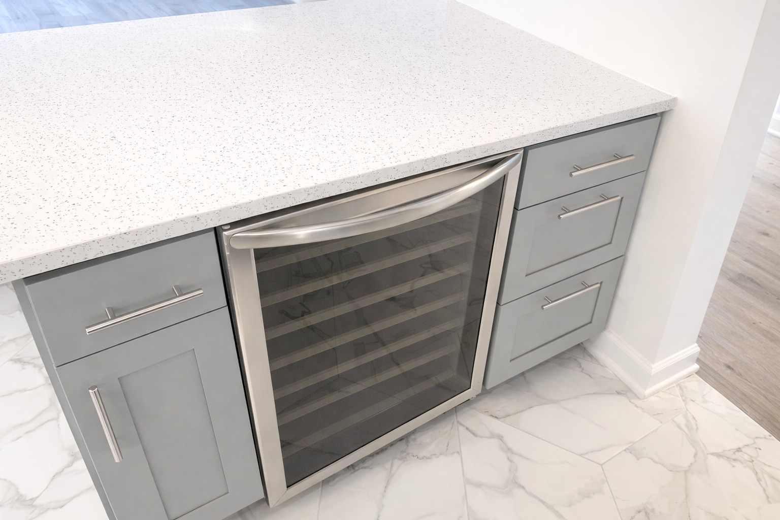 6301 North Sheridan Road, Unit 11C Chicago, IL 60660 - Photo 7 of 19 a close view of walk in closet