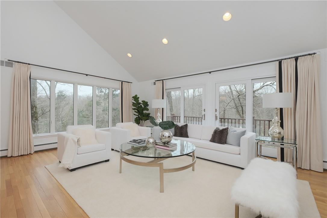 Clean lines of this home: