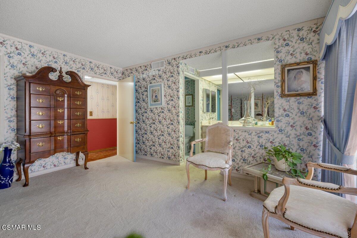 2268 Pinecrest Street Simi Valley, CA 93065 - Photo 20 of 28 a living room with furniture