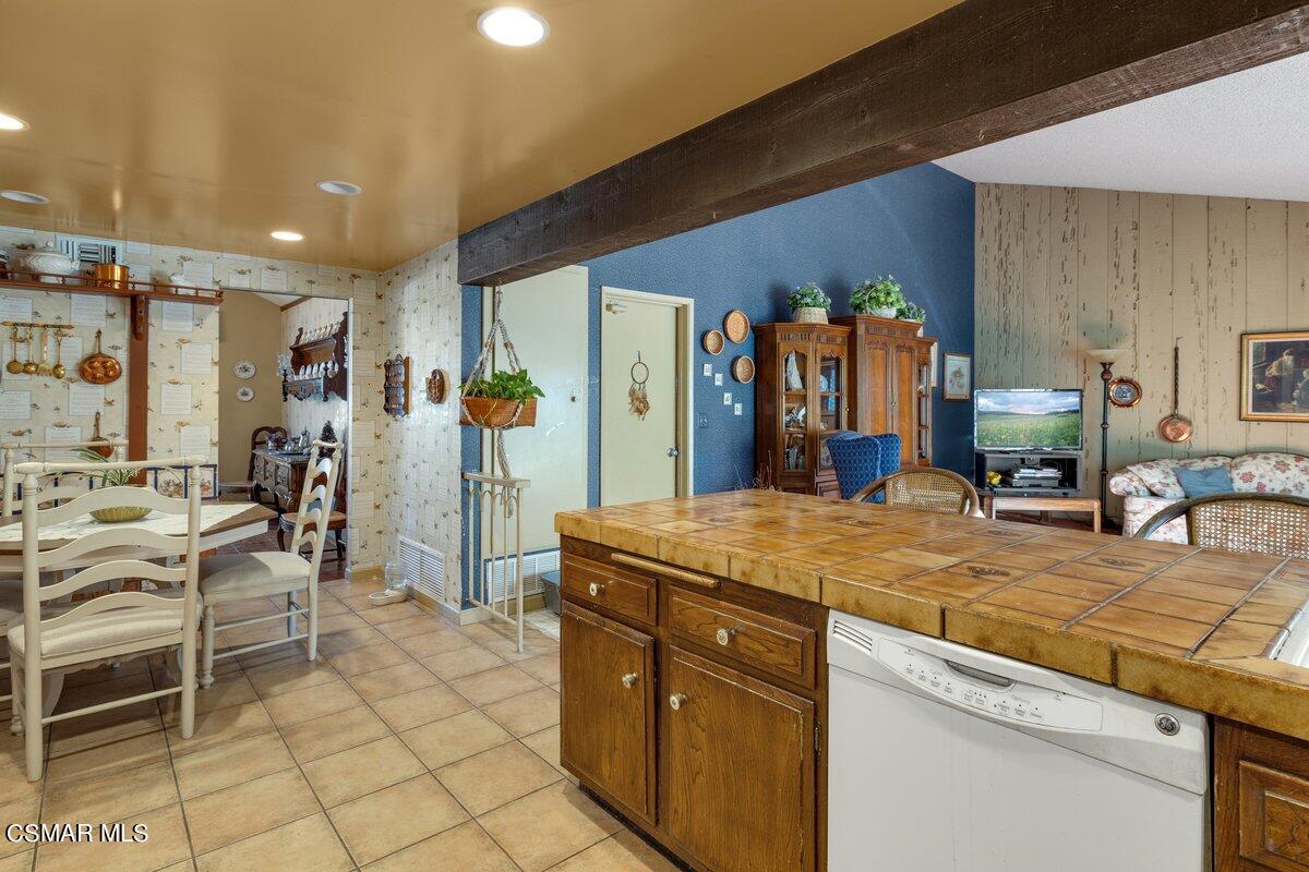 2268 Pinecrest Street Simi Valley, CA 93065 - Photo 8 of 28 a room with gym equipment