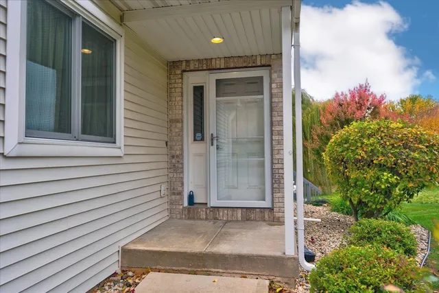 $330,000 | 436 Goldenrod Circle, Unit 14, Verona, WI 53593