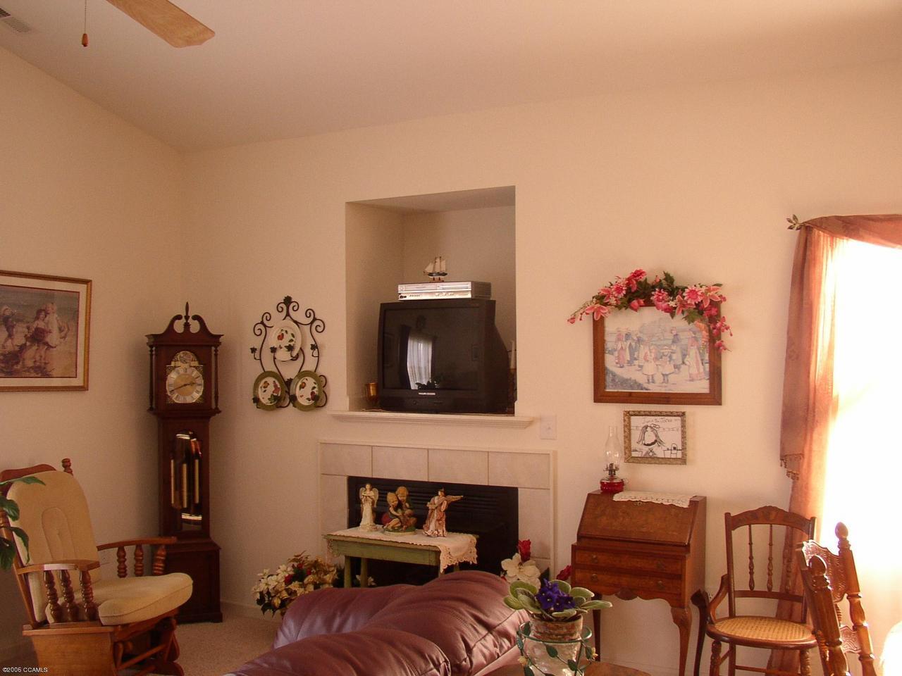 232 Rutledge Avenue Beaufort, NC 28516 - Photo 2 of 7 Living Room