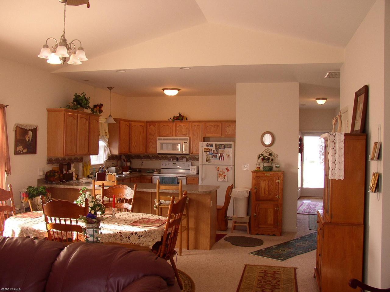 232 Rutledge Avenue Beaufort, NC 28516 - Photo 4 of 7 Dining area & kitchen