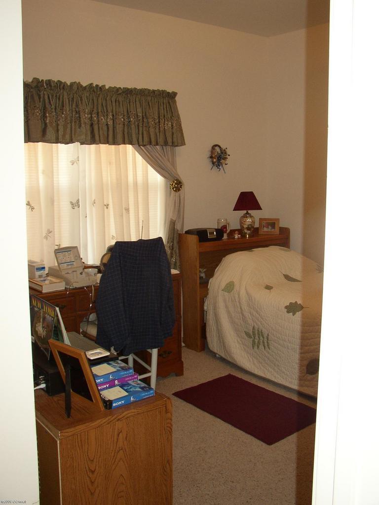 232 Rutledge Avenue Beaufort, NC 28516 - Photo 6 of 7 Front Bedroom