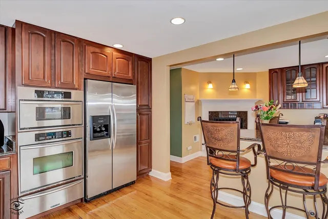 $495,000 | 9521 South Sawyer Avenue, Evergreen Park, IL 60805