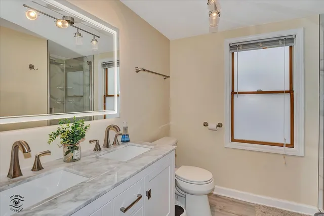 $495,000 | 9521 South Sawyer Avenue, Evergreen Park, IL 60805