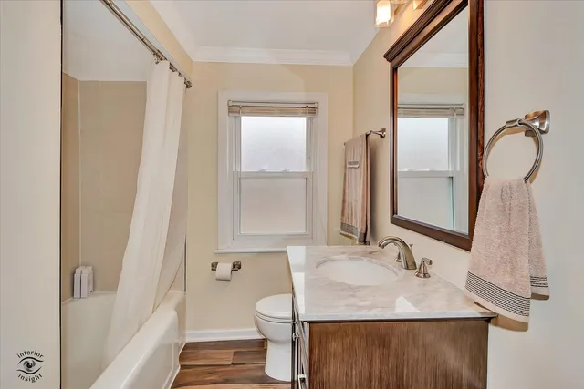 $495,000 | 9521 South Sawyer Avenue, Evergreen Park, IL 60805