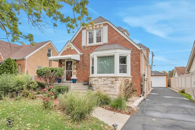 $495,000 | 9521 South Sawyer Avenue, Evergreen Park, IL 60805