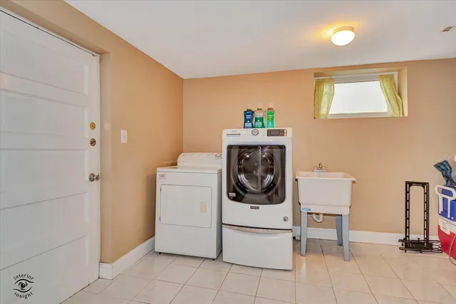 $495,000 | 9521 South Sawyer Avenue, Evergreen Park, IL 60805