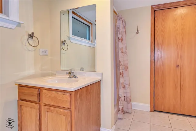 $530,000 | 9521 South Sawyer Avenue, Evergreen Park, IL 60805