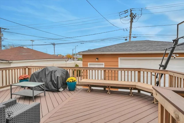 $530,000 | 9521 South Sawyer Avenue, Evergreen Park, IL 60805