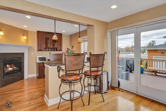 $495,000 | 9521 South Sawyer Avenue, Evergreen Park, IL 60805