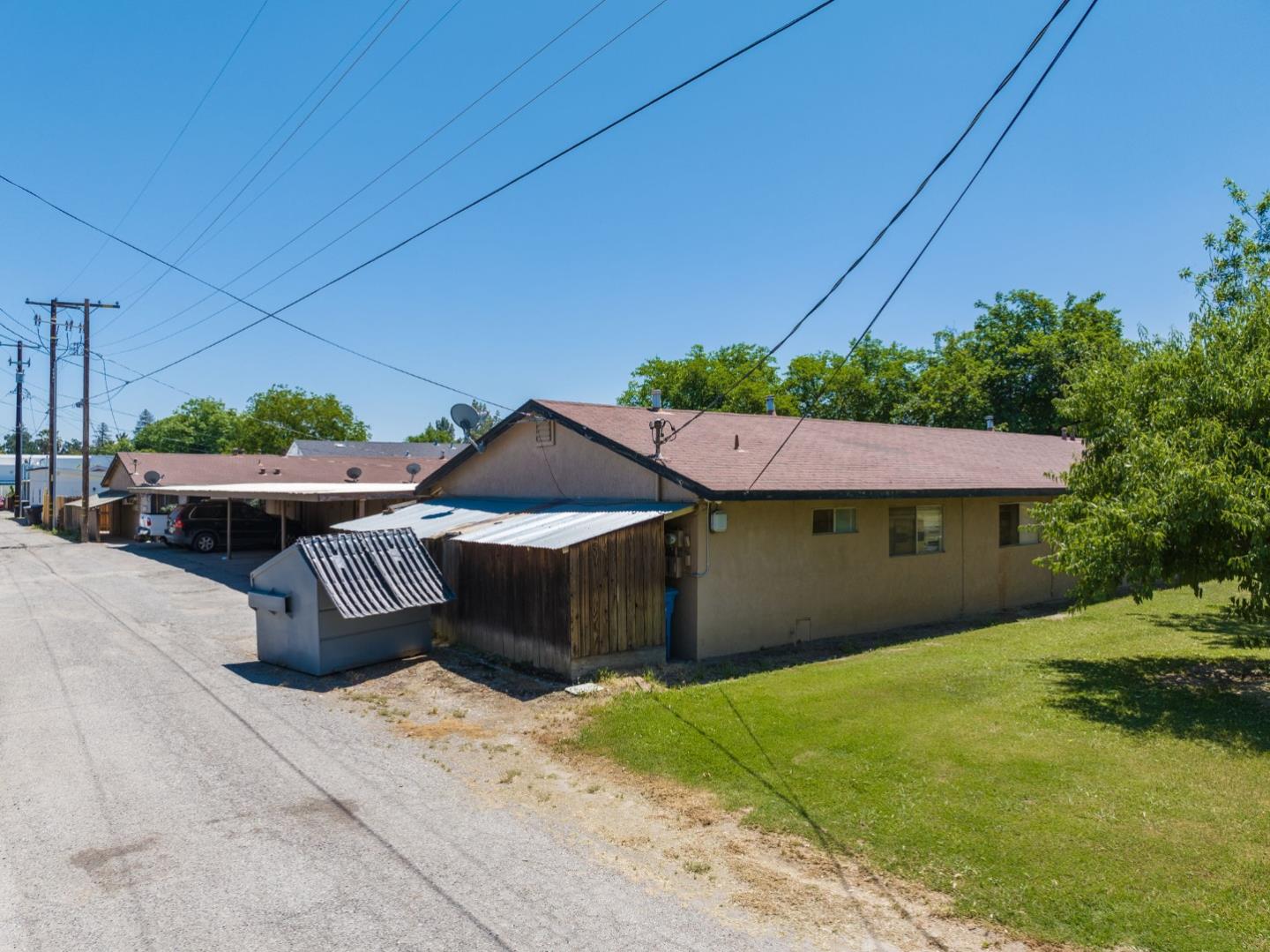30 Webster Street Colusa, CA 95932 - Photo 5 of 17 a front view of a house with a garden