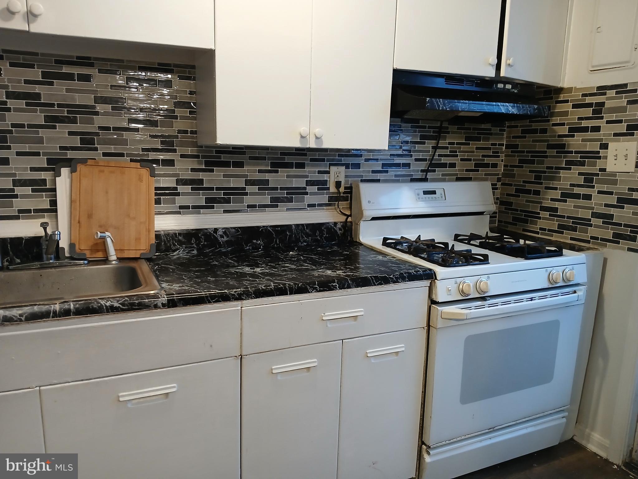 2053 Larkhall Road Baltimore, MD 21222 - Photo 4 of 15