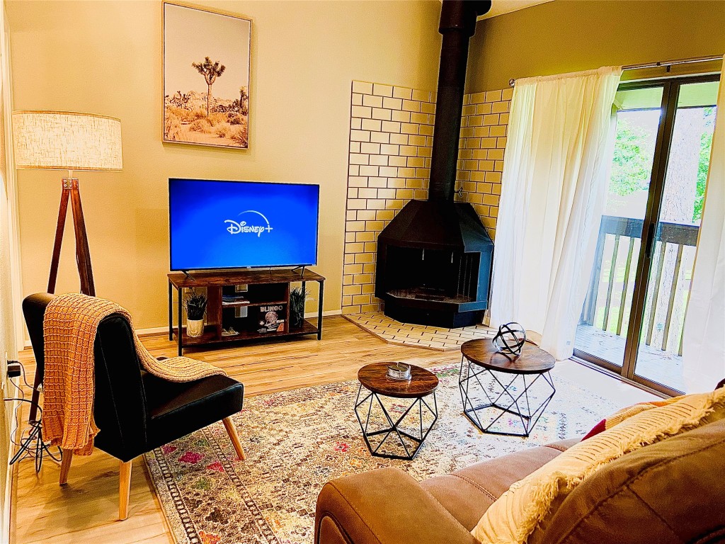 Livingroom with Golf Course Views! *Furniture not included