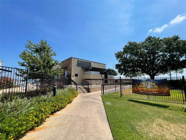 $1,400 | 12900 Walden Road, Unit 1010J, Montgomery, TX 77356