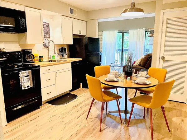 $1,400 | 12900 Walden Road, Unit 1010J, Montgomery, TX 77356