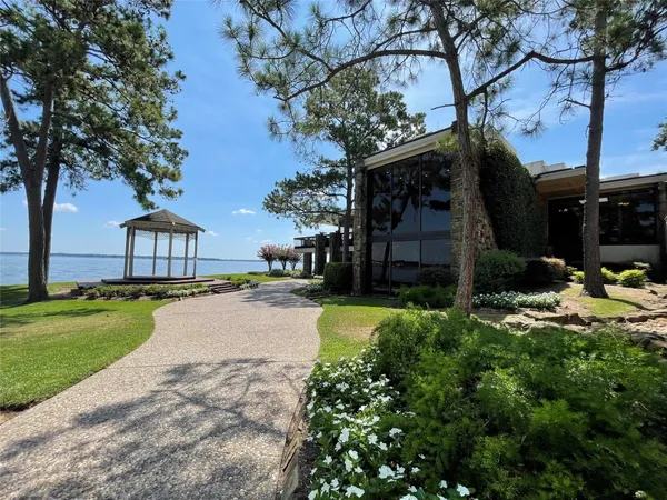 $1,400 | 12900 Walden Road, Unit 1010J, Montgomery, TX 77356