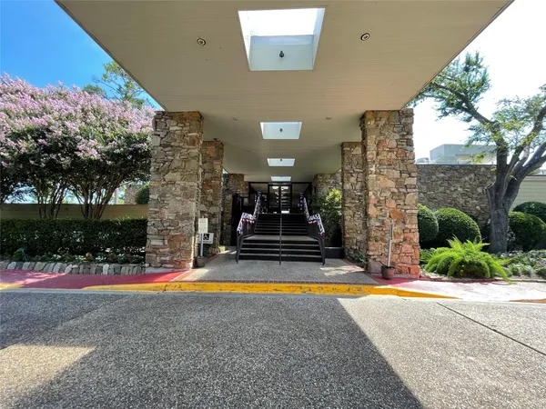 $1,400 | 12900 Walden Road, Unit 1010J, Montgomery, TX 77356