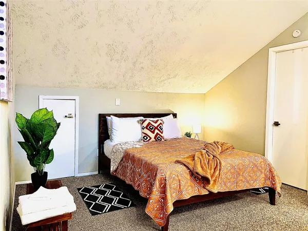 $1,400 | 12900 Walden Road, Unit 1010J, Montgomery, TX 77356