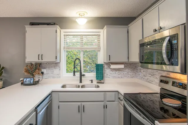 $425,000 | 14145 36th Avenue North, Plymouth, MN 55447