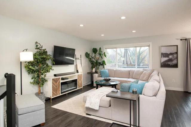 $425,000 | 14145 36th Avenue North, Plymouth, MN 55447