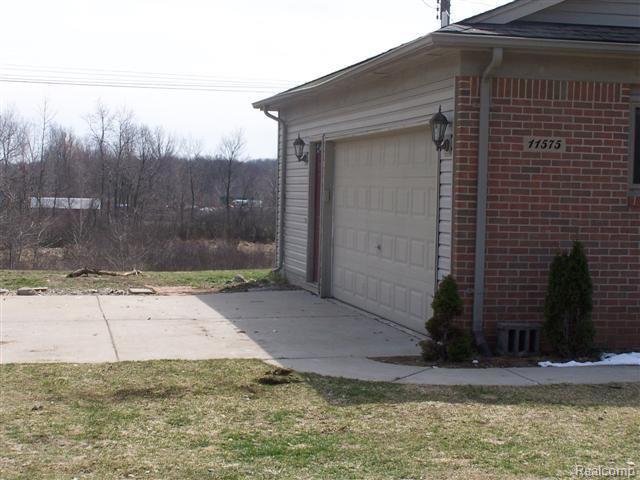 11575 Shaffer Road Davisburg, MI 48350 - Photo 2 of 18 103_0144 (Small)