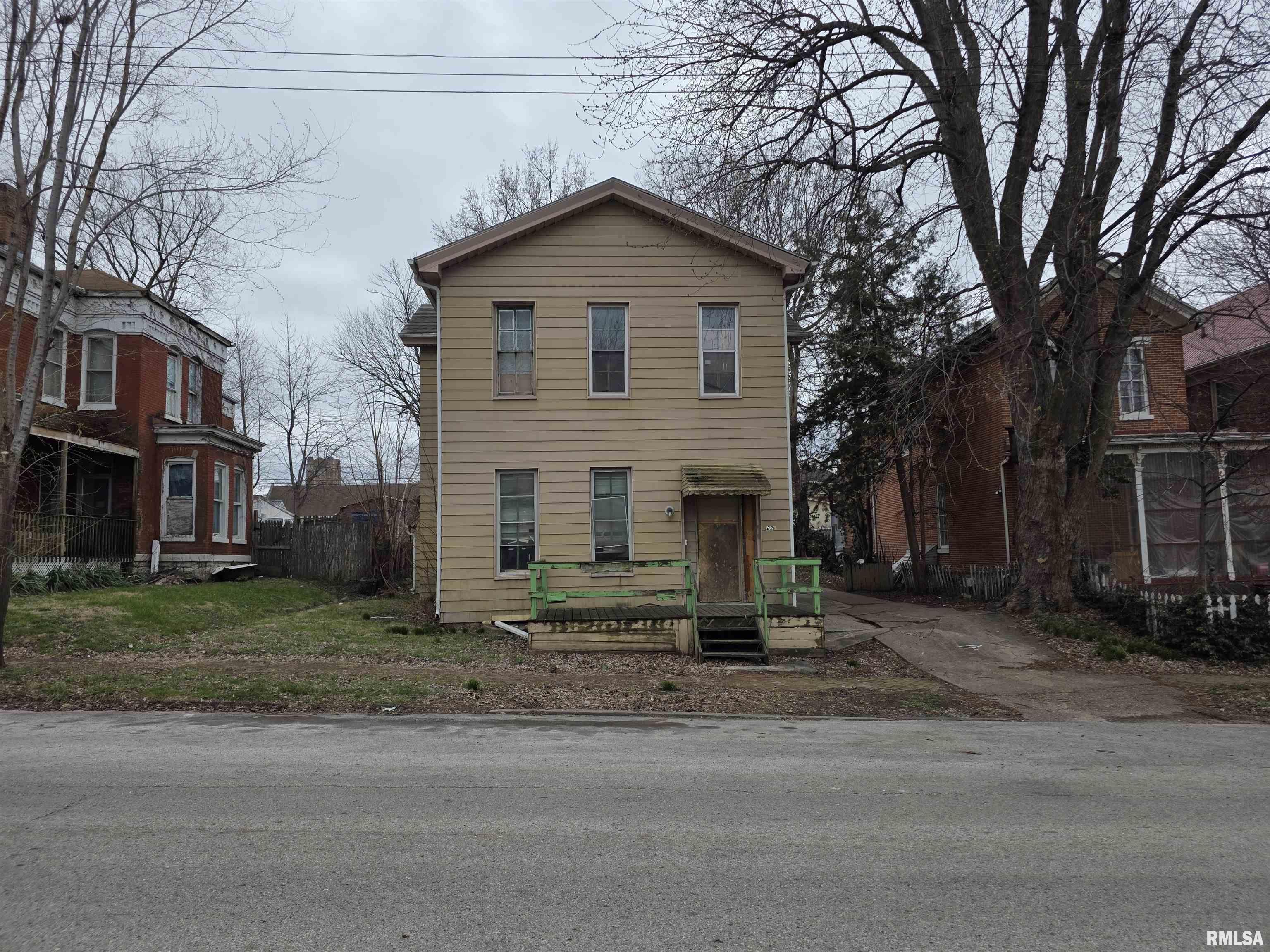 622 Spring Street Quincy, IL 62301 - Photo 1 of 2