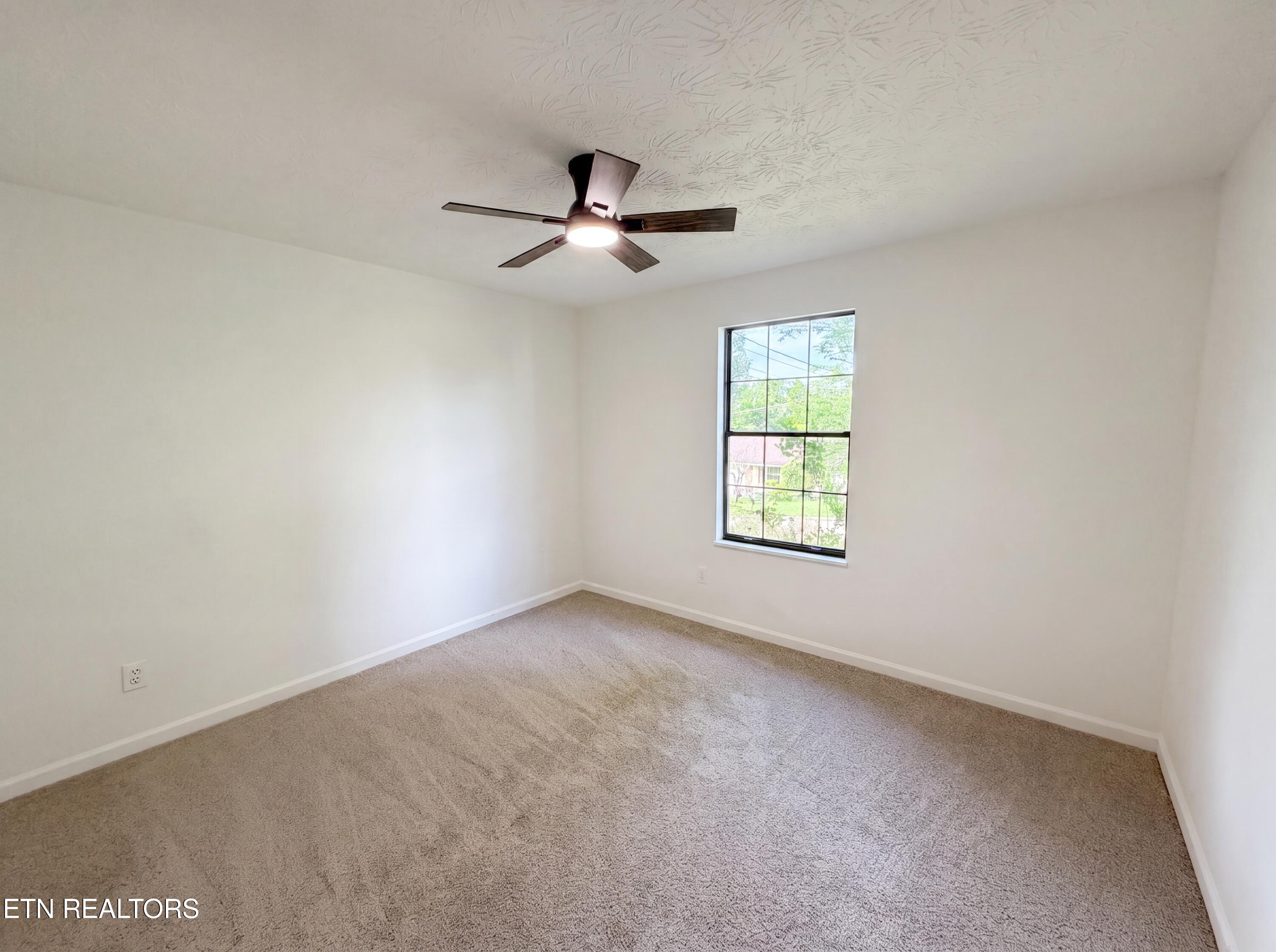 6018 Bridge Garden Road Knoxville, TN 37912 - Photo 8 of 17 photo_08