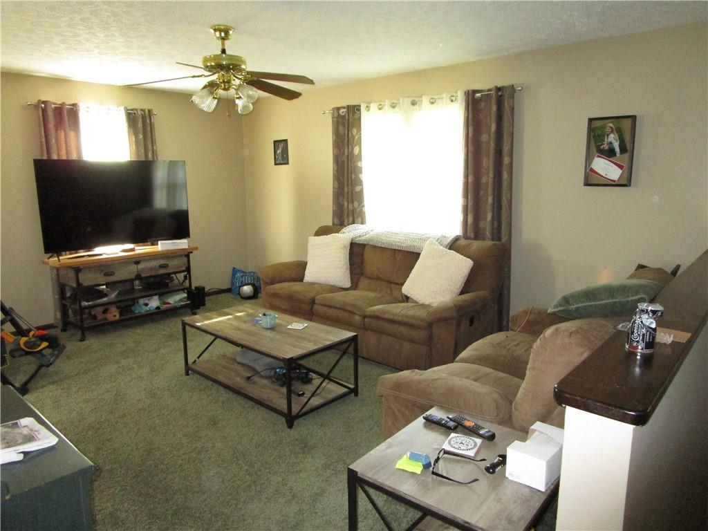 2872 Gull Lane Transfer, PA 16154 - Photo 10 of 26 Living room