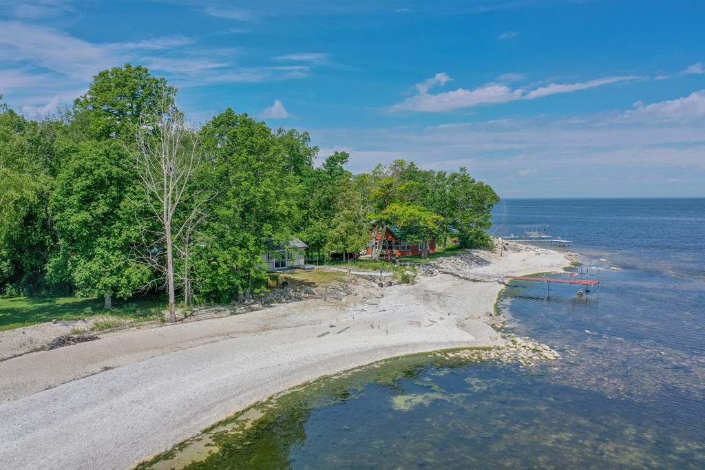 4096 Sand Bay Point Road Sturgeon Bay, WI 54235 - Photo 12 of 30 Gallery Image 12