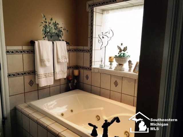 1204 East Labo Road Carleton, MI 48117 - Photo 19 of 25 MB Jetted Tub