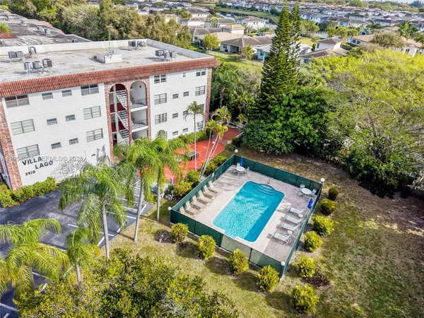 $380,000 | 3910 Crystal Lake Drive, Unit 401, Deerfield Beach, FL 33064