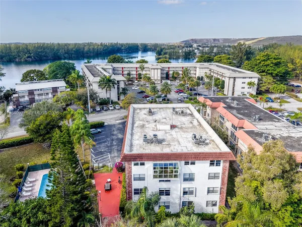 $380,000 | 3910 Crystal Lake Drive, Unit 401, Deerfield Beach, FL 33064