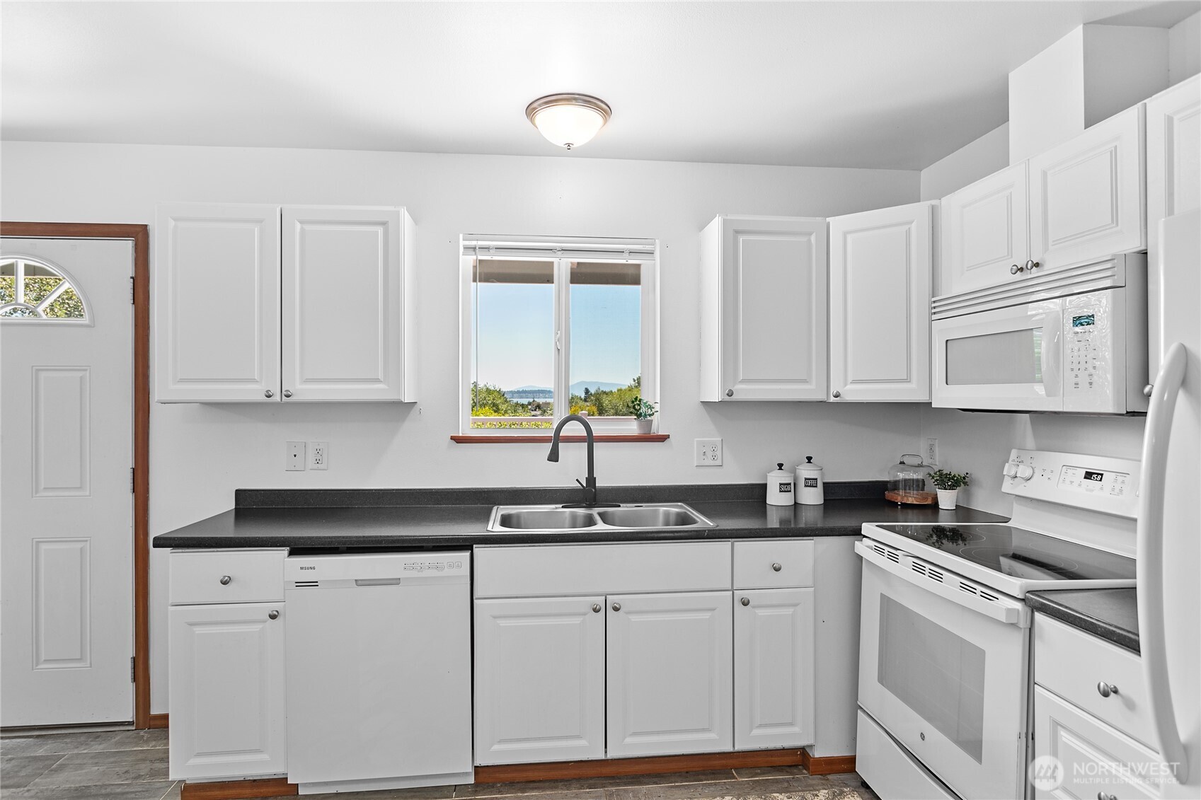 8404 Treevue Road Blaine, WA 98230 - Photo 14 of 31 Gallery Image 14