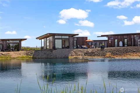 $995,000 | 207 Vista Pt Drive Northwest, Quincy, WA 98848