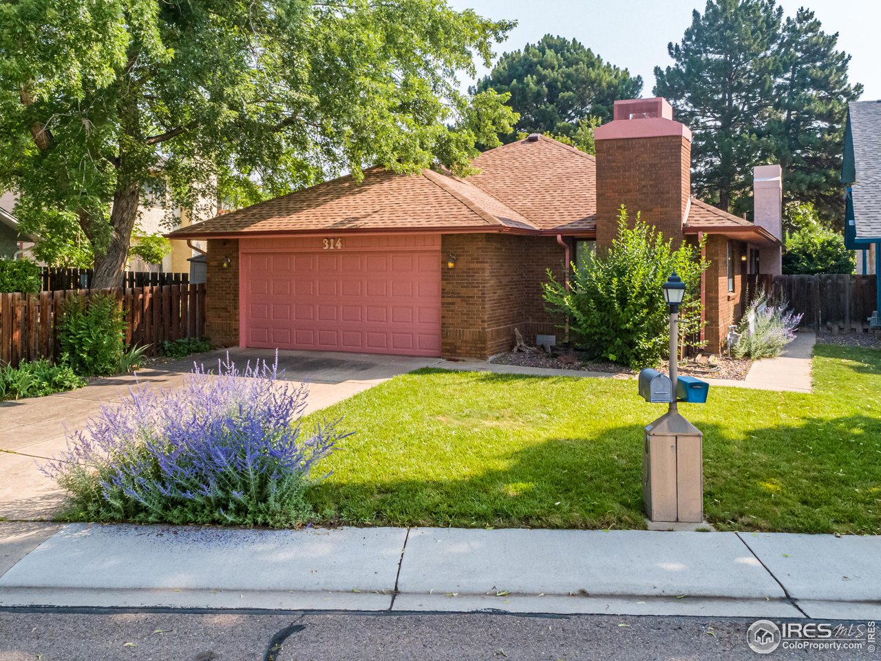 314 Eagle Court Longmont, CO 80504 - Photo 2 of 40 a front view of a house with garden